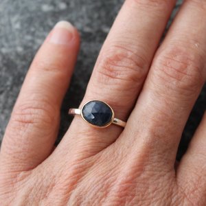 Blue Sapphire Ring with 14k Gold Setting and Hammered Sterling Silver Band, US size 7