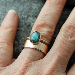 Smoky Bisbee Turquoise Ring with 14K Gold, US Size 6.75