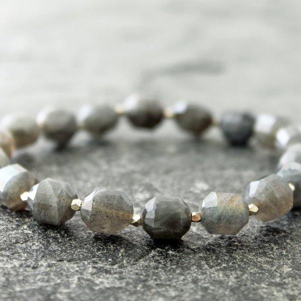 Labradorite Stretch Bracelet, neva murtha jewelry, sunshine coast bc jewelry